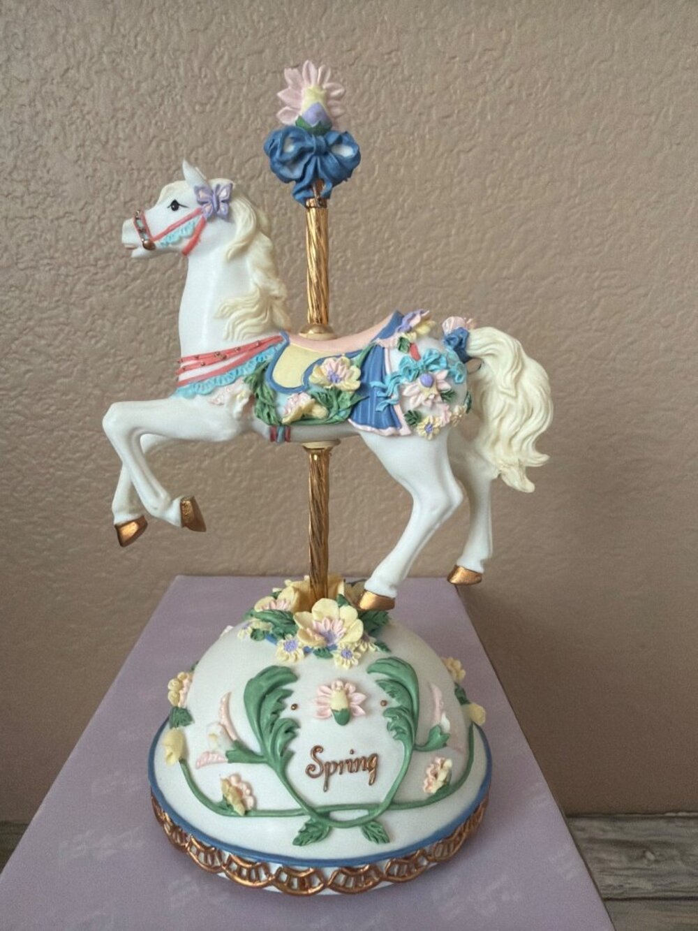 San Francisco Music Box Spring Horse Carousel Plays Younger Than Springtime NEW
